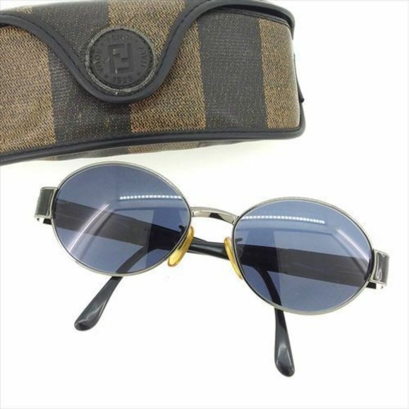 Fendi sunglasses Logo Black Woman unisex Authentic Used